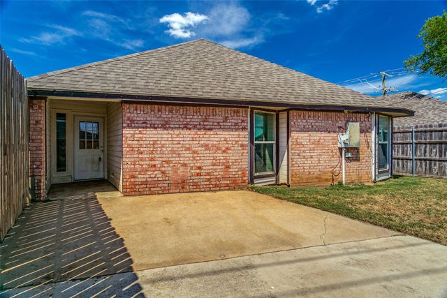 1228 Falcon Trail, Bedford, TX 76021