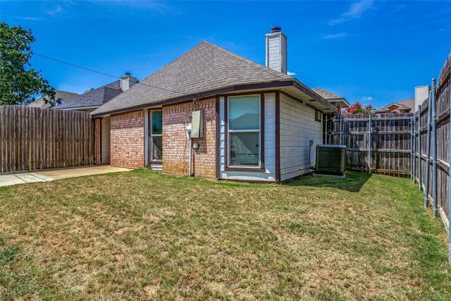 1228 Falcon Trail, Bedford, TX 76021