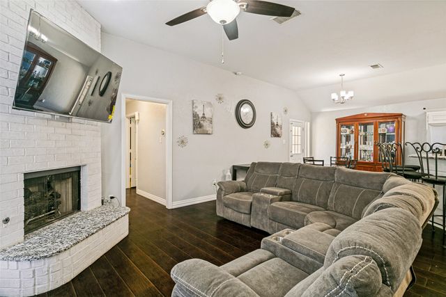 1228 Falcon Trail, Bedford, TX 76021