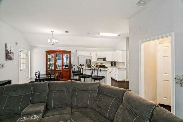 1228 Falcon Trail, Bedford, TX 76021