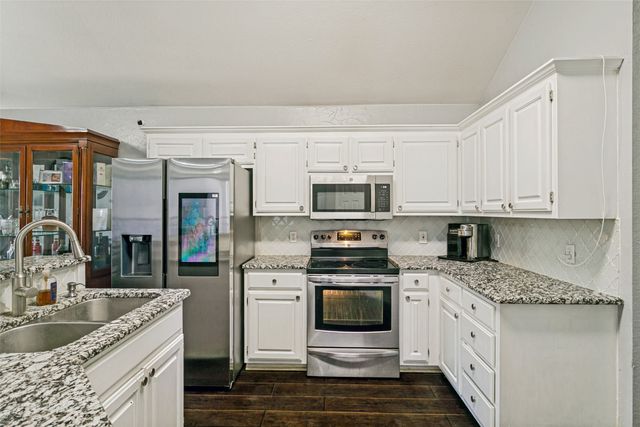 1228 Falcon Trail, Bedford, TX 76021