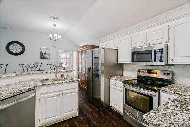 1228 Falcon Trail, Bedford, TX 76021