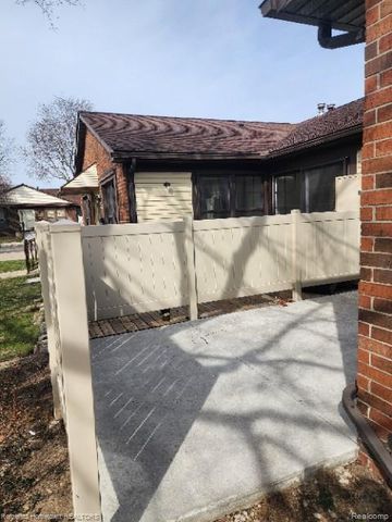 40350 Newport Drive, Plymouth Charter Township, MI 48170