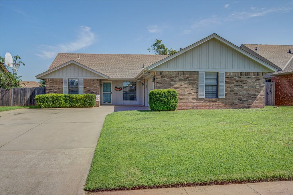 2109 Shamrock Drive, Edmond, OK 73003