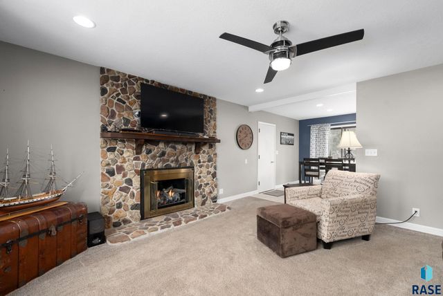 605 S Edward Dr Drive, Sioux Falls, SD 57103