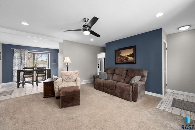 605 S Edward Dr Drive, Sioux Falls, SD 57103