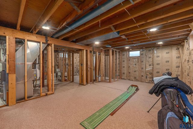 605 S Edward Dr Drive, Sioux Falls, SD 57103