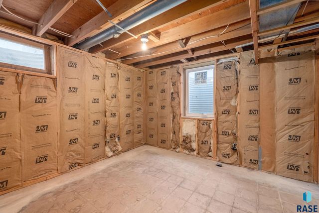 605 S Edward Dr Drive, Sioux Falls, SD 57103