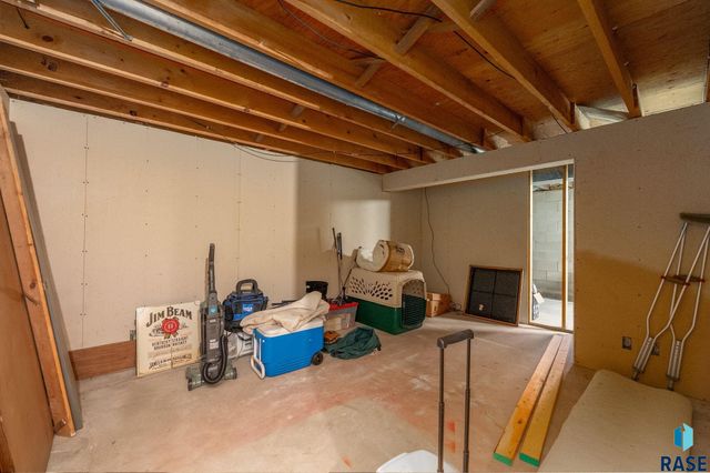 605 S Edward Dr Drive, Sioux Falls, SD 57103