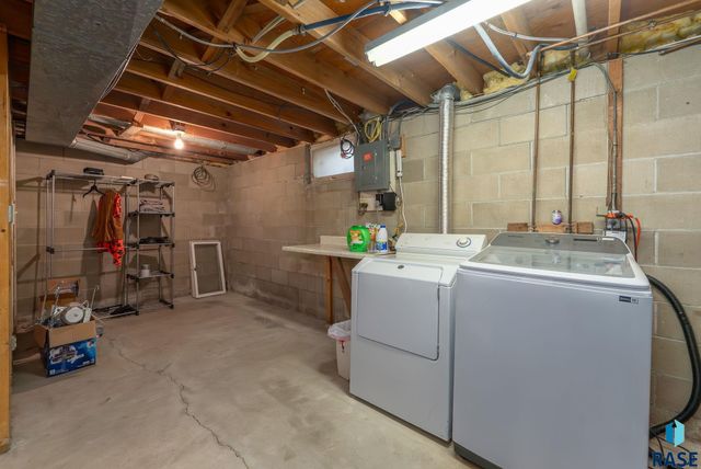 605 S Edward Dr Drive, Sioux Falls, SD 57103