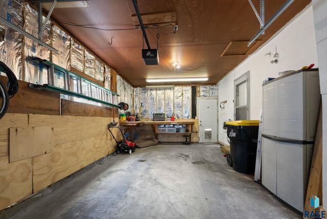 605 S Edward Dr Drive, Sioux Falls, SD 57103