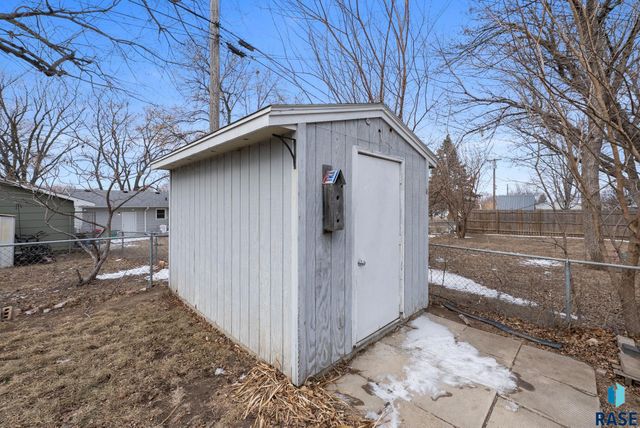 605 S Edward Dr Drive, Sioux Falls, SD 57103