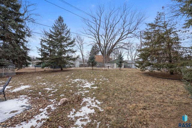 605 S Edward Dr Drive, Sioux Falls, SD 57103