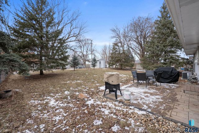 605 S Edward Dr Drive, Sioux Falls, SD 57103