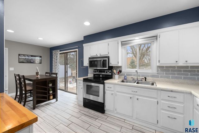 605 S Edward Dr Drive, Sioux Falls, SD 57103