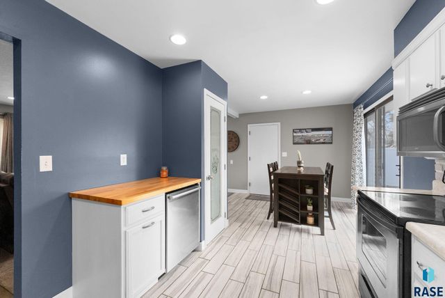 605 S Edward Dr Drive, Sioux Falls, SD 57103