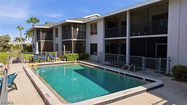808 Cape Coral PKWY W 201, Cape Coral, FL 33914
