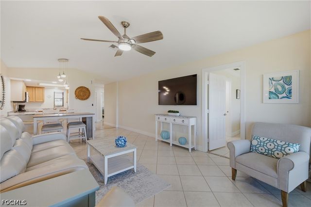 808 Cape Coral PKWY W 201, Cape Coral, FL 33914