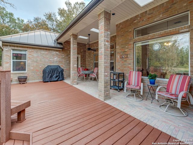 8745 PHOENIX AVE, Universal City, TX 78148