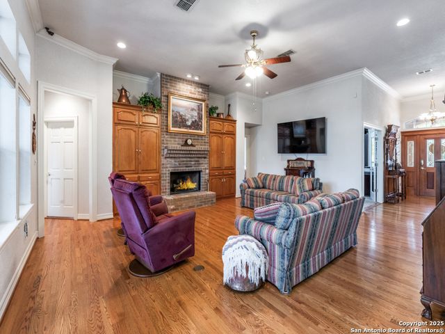 8745 PHOENIX AVE, Universal City, TX 78148