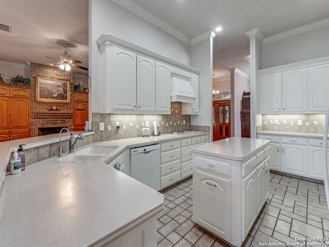 8745 PHOENIX AVE, Universal City, TX 78148