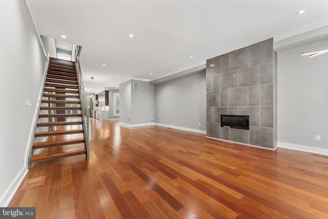 2421 1ST ST NW, Washington, DC 20001