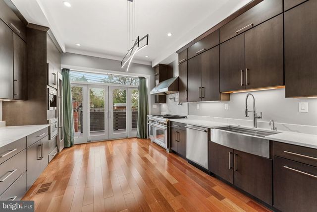 2421 1ST ST NW, Washington, DC 20001