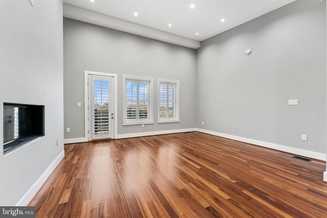 2421 1ST ST NW, Washington, DC 20001
