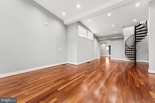2421 1ST ST NW, Washington, DC 20001