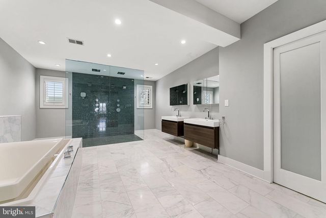 2421 1ST ST NW, Washington, DC 20001