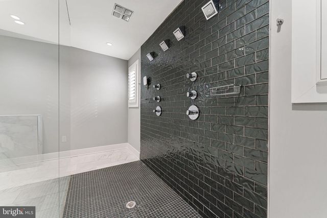 2421 1ST ST NW, Washington, DC 20001