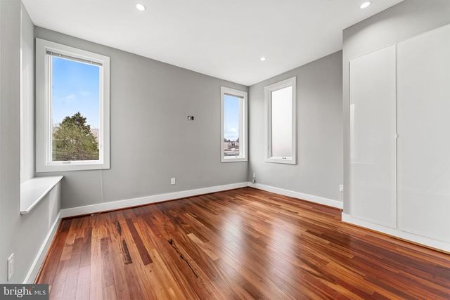 2421 1ST ST NW, Washington, DC 20001