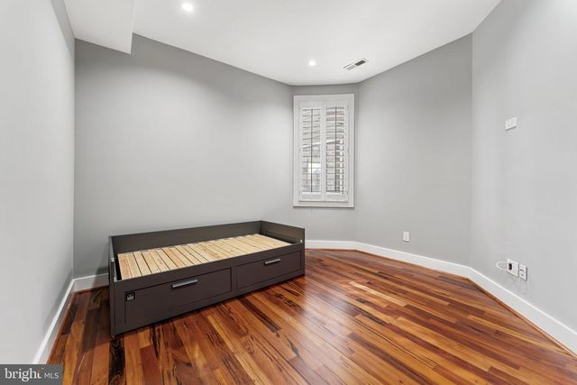 2421 1ST ST NW, Washington, DC 20001
