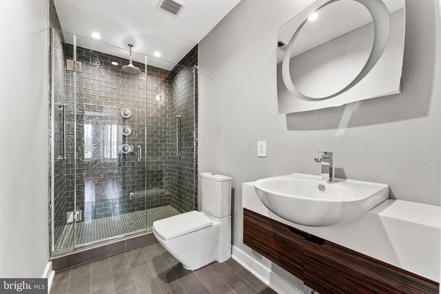 2421 1ST ST NW, Washington, DC 20001