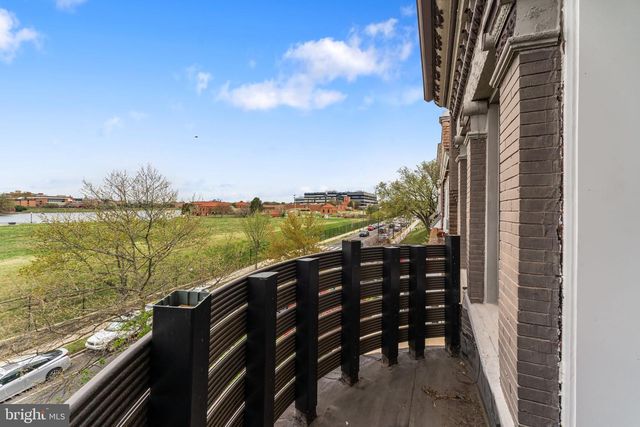 2421 1ST ST NW, Washington, DC 20001