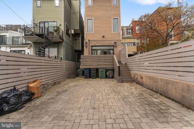 2421 1ST ST NW, Washington, DC 20001