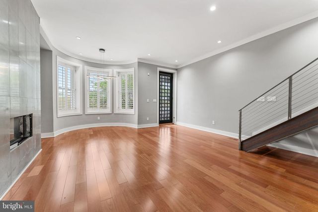 2421 1ST ST NW, Washington, DC 20001