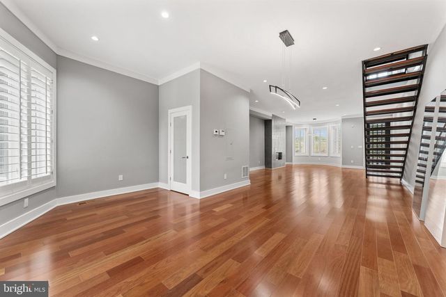 2421 1ST ST NW, Washington, DC 20001