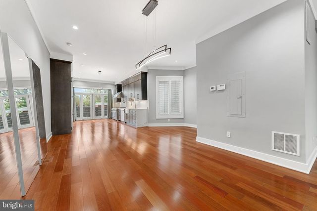 2421 1ST ST NW, Washington, DC 20001