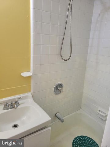 512 CHAIN ST #2F, Norristown, PA 19401