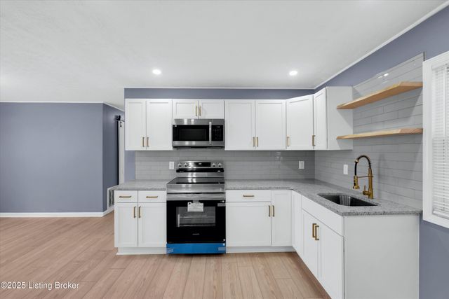 7003 Yuma Way, Louisville, KY 40258