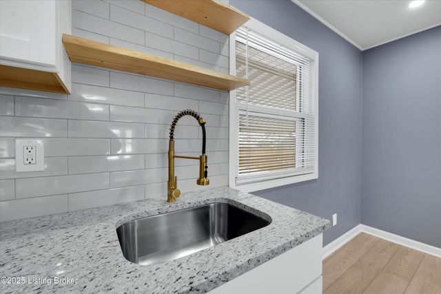 7003 Yuma Way, Louisville, KY 40258