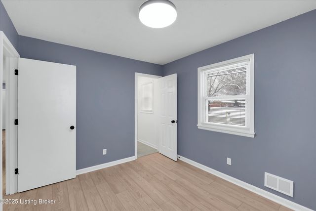 7003 Yuma Way, Louisville, KY 40258