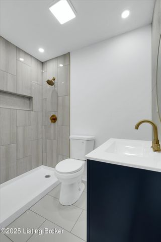 7003 Yuma Way, Louisville, KY 40258