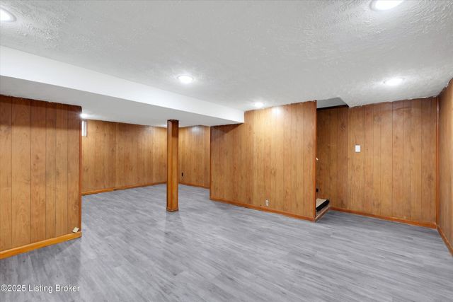 7003 Yuma Way, Louisville, KY 40258