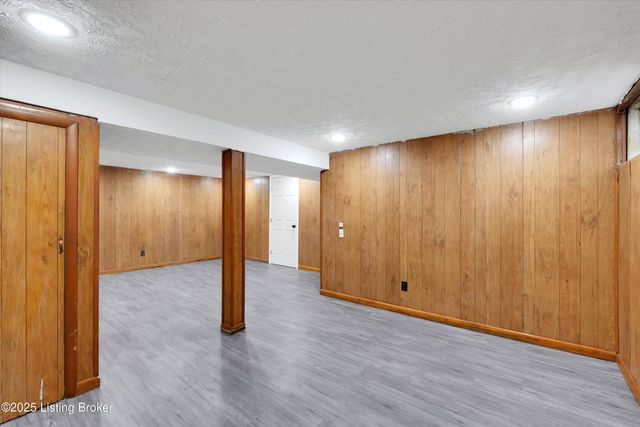 7003 Yuma Way, Louisville, KY 40258