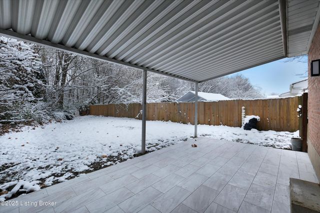 7003 Yuma Way, Louisville, KY 40258