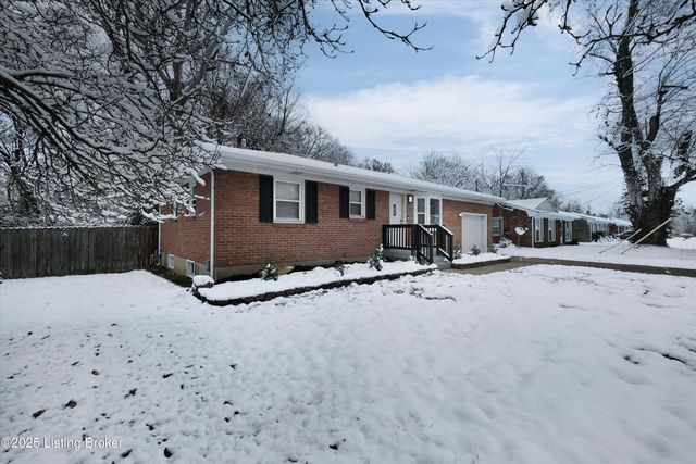 7003 Yuma Way, Louisville, KY 40258