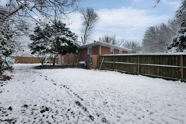 7003 Yuma Way, Louisville, KY 40258