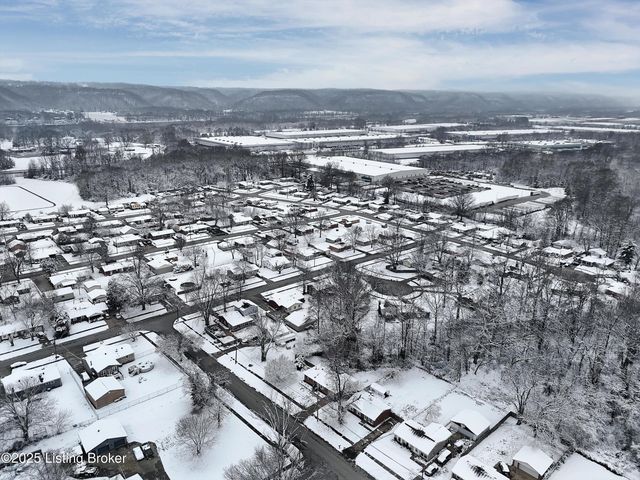 7003 Yuma Way, Louisville, KY 40258